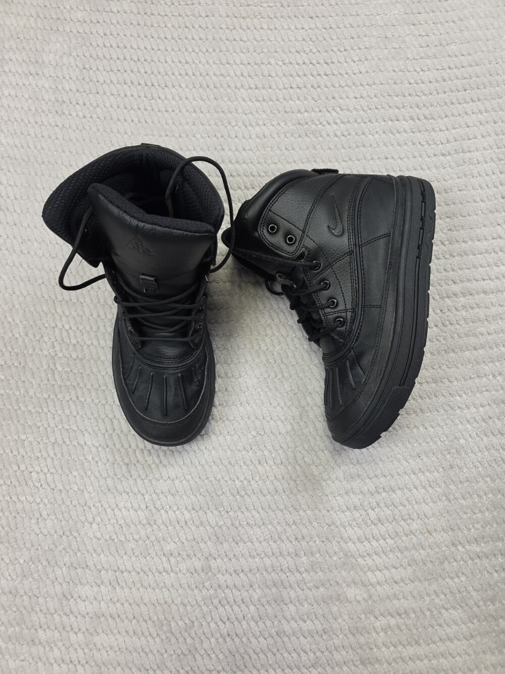 Nike Boots Boys Size 5 YBlack ACG Woodside Winter Boot Sneakers